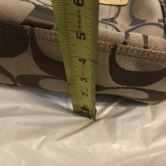 Coach # D1198-F14878 Daisy Signature Tote Bag - Picture 12 of 13